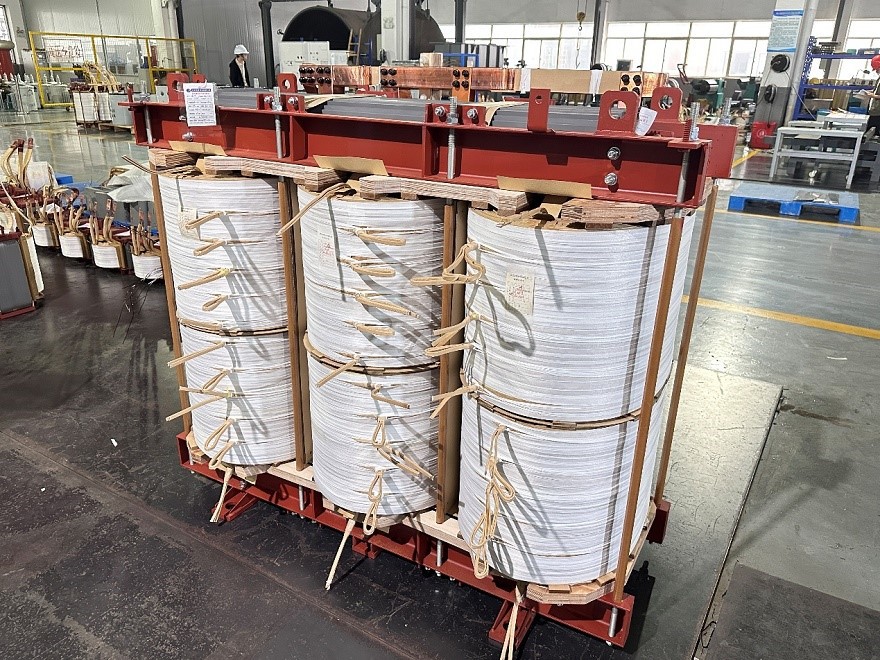 final assembly of 2500 kVA three phase pad-mounted transformer final assembly of 2500 kVA three phase pad-mounted transformer